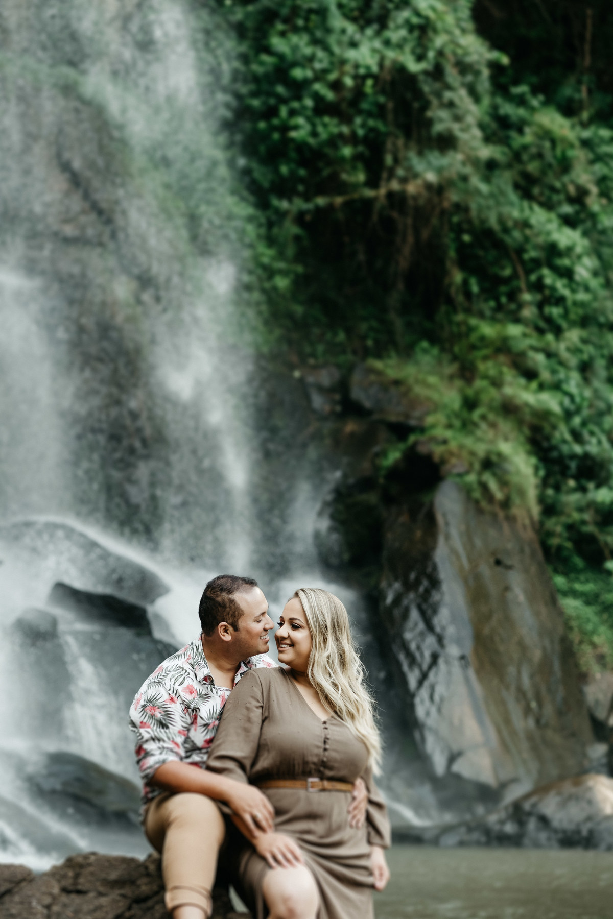 Ensaio de casal, pré wedding na cachoeira Lagoinha-SP