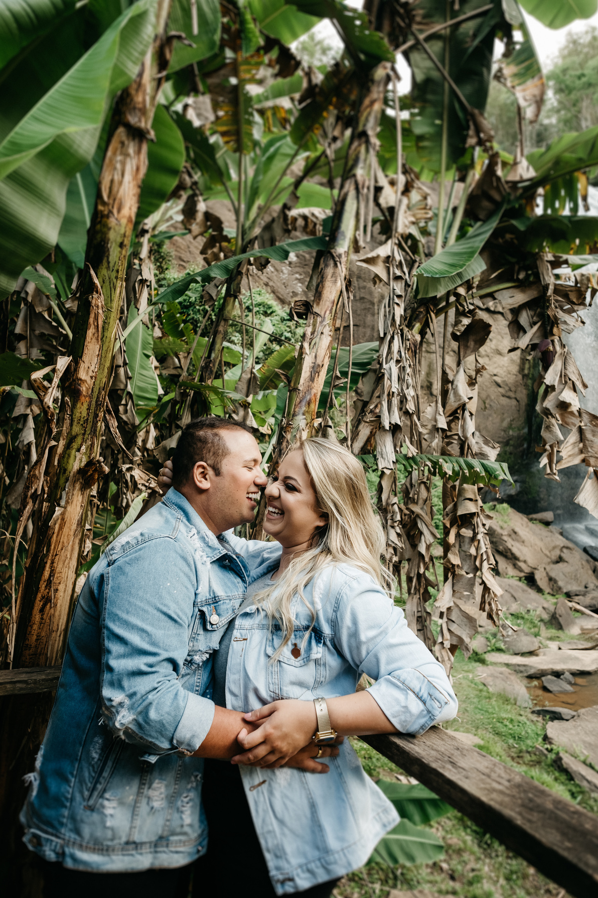 Ensaio de casal, pré wedding na cachoeira Lagoinha-SP