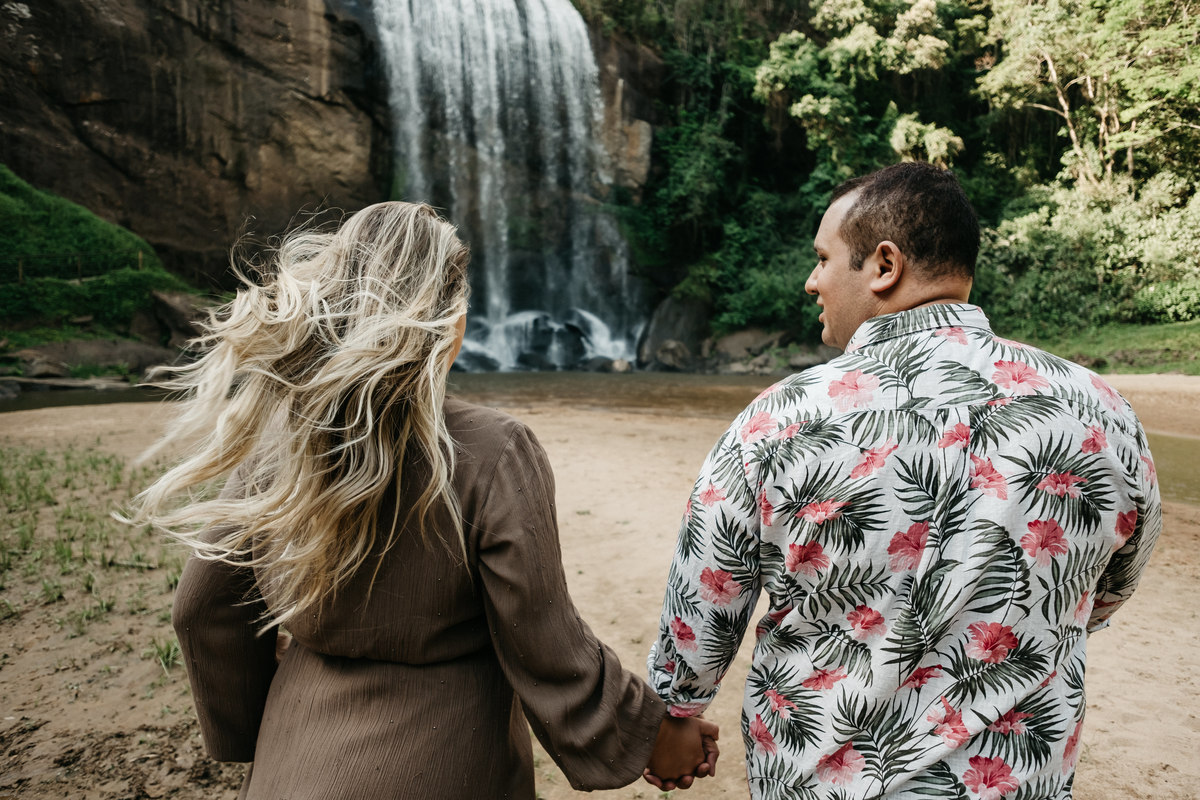 Ensaio de casal, pré wedding na cachoeira Lagoinha-SP