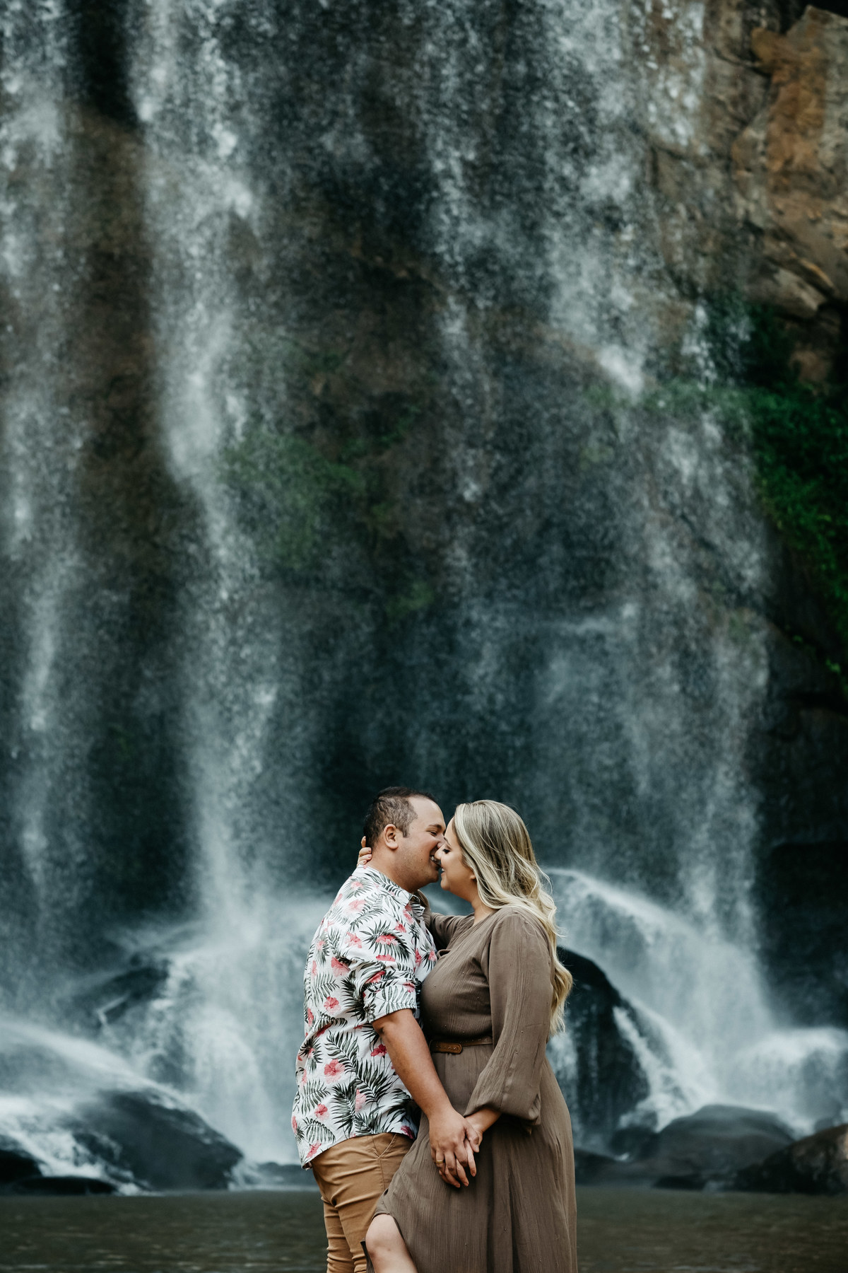 Ensaio de casal, pré wedding na cachoeira Lagoinha-SP