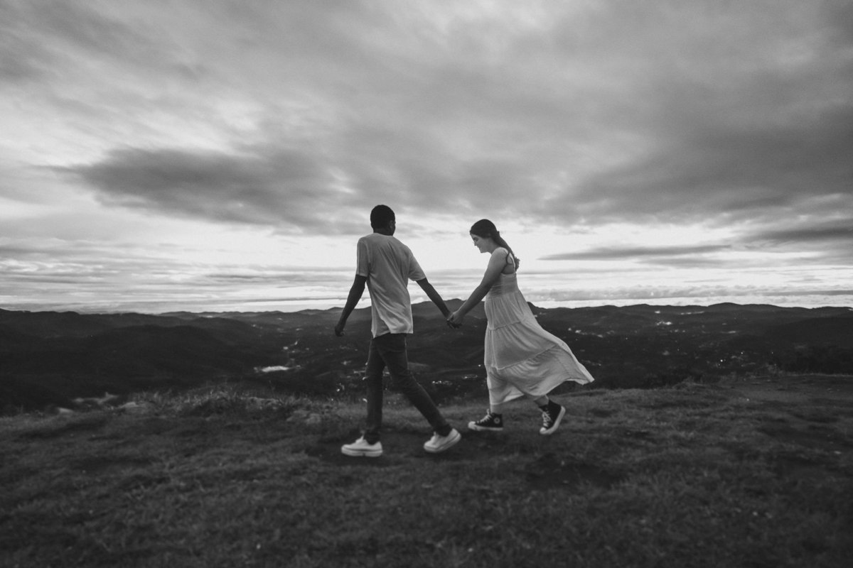 Ensaio de Casal no pico olho d'agua em Mairiporã, nascer dos sol, fotos de casal - Ensaio pré wedding- Casamentos - Alava fotografia - taubaté/SP