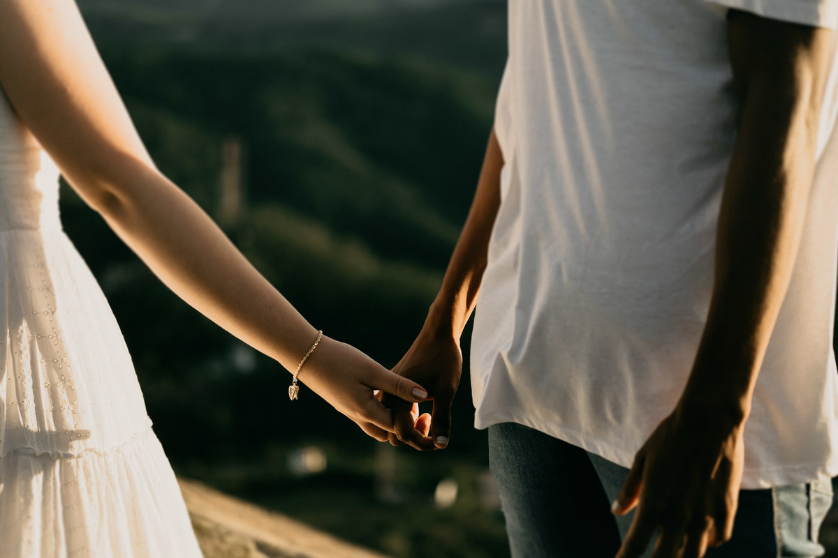 Ensaio de Casal no pico olho d'agua em Mairiporã, nascer dos sol, fotos de casal - Ensaio pré wedding- Casamentos - Alava fotografia - taubaté/SP