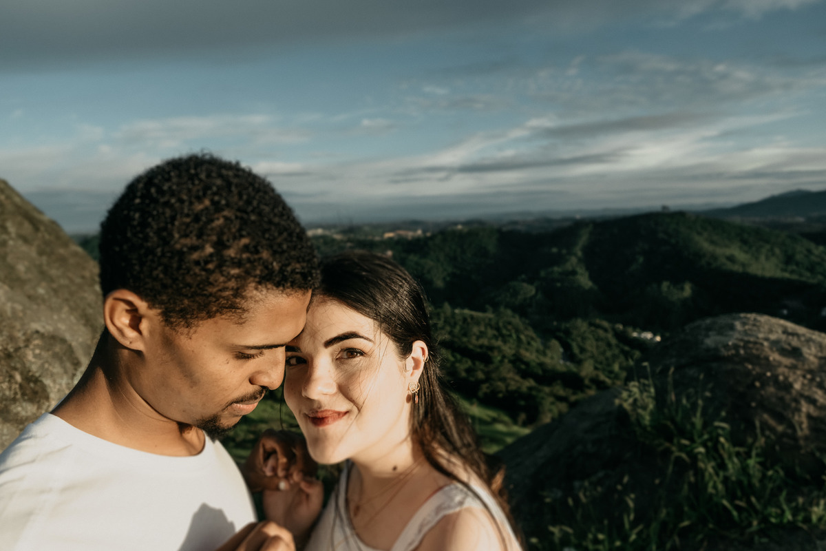 Ensaio de Casal no pico olho d'agua em Mairiporã, nascer dos sol, fotos de casal - Ensaio pré wedding- Casamentos - Alava fotografia - taubaté/SP