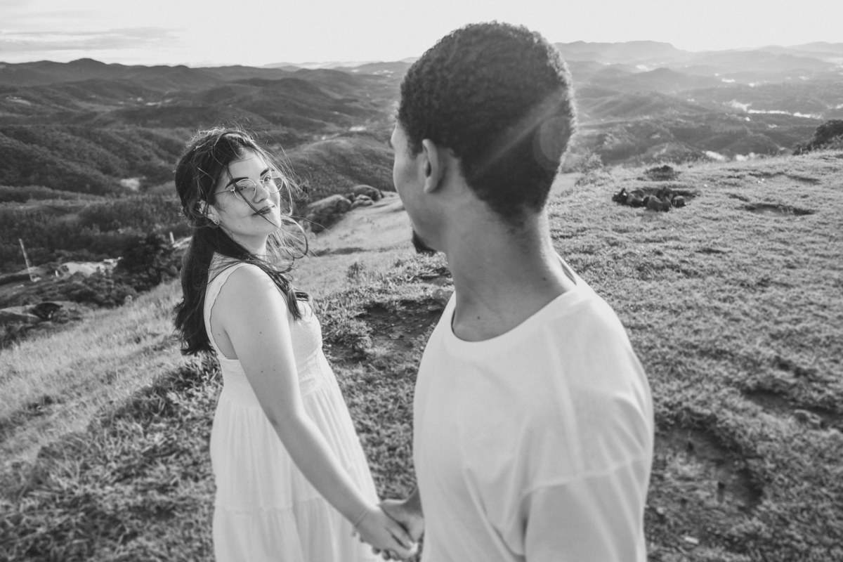 Ensaio de Casal no pico olho d'agua em Mairiporã, nascer dos sol, fotos de casal - Ensaio pré wedding- Casamentos - Alava fotografia - taubaté/SP