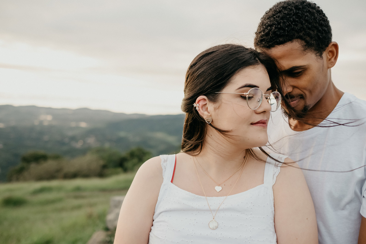 Ensaio de Casal no pico olho d'agua em Mairiporã, nascer dos sol, fotos de casal - Ensaio pré wedding- Casamentos - Alava fotografia - taubaté/SP