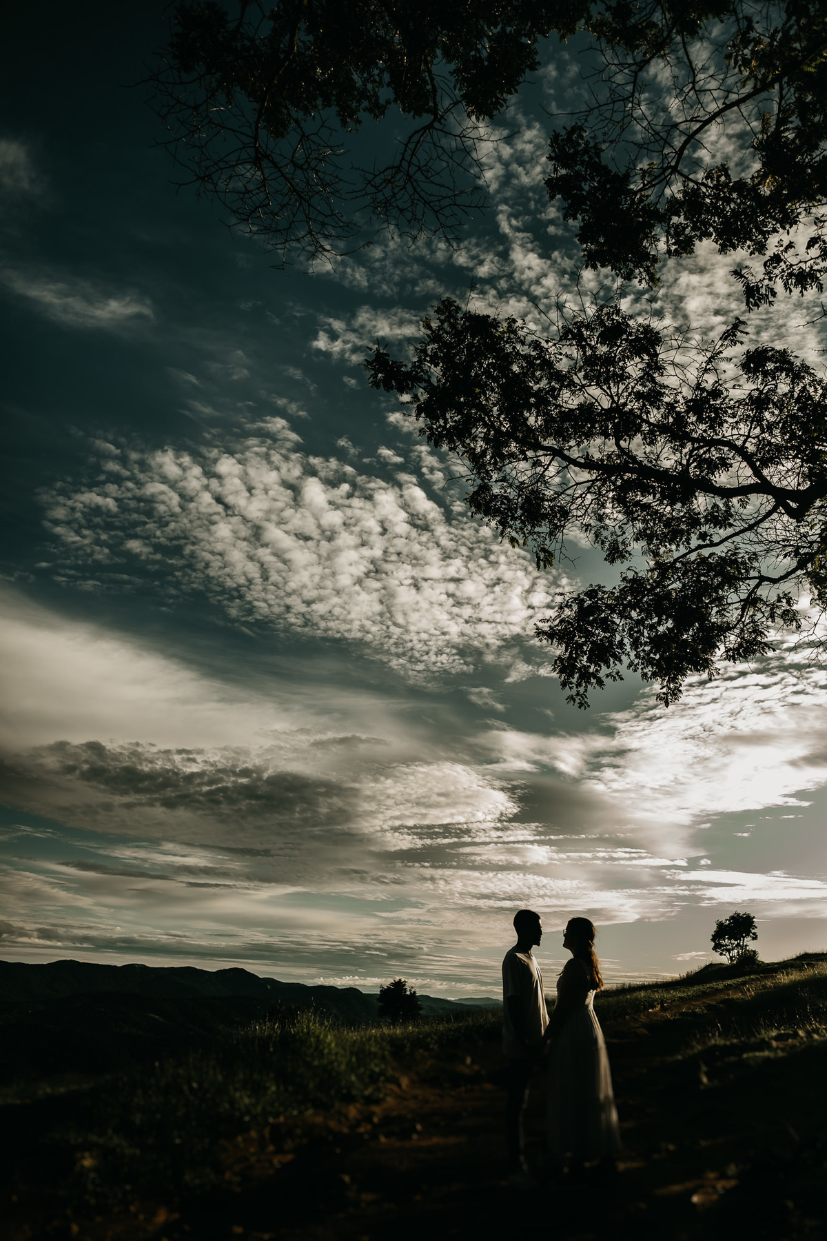 Ensaio de Casal no pico olho d'agua em Mairiporã, nascer dos sol, fotos de casal - Ensaio pré wedding- Casamentos - Alava fotografia - taubaté/SP