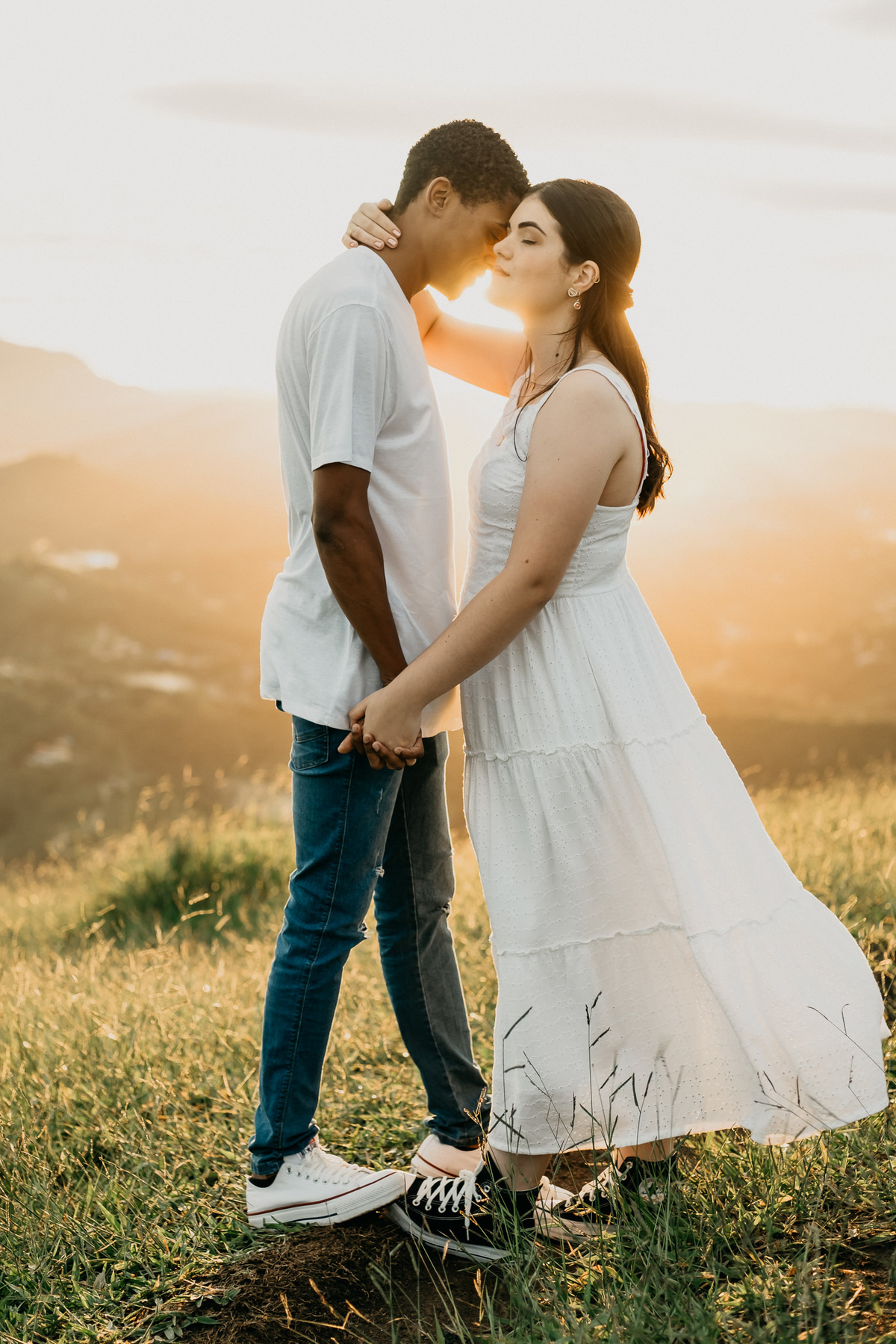 Ensaio de Casal no pico olho d'agua em Mairiporã, nascer dos sol, fotos de casal - Ensaio pré wedding- Casamentos - Alava fotografia - taubaté/SP