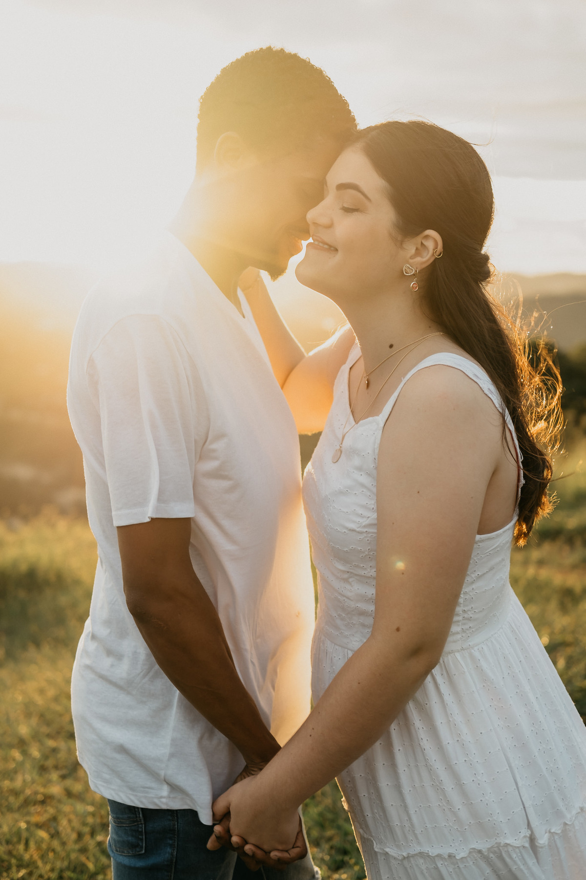 Ensaio de Casal no pico olho d'agua em Mairiporã, nascer dos sol, fotos de casal - Ensaio pré wedding- Casamentos - Alava fotografia - taubaté/SP