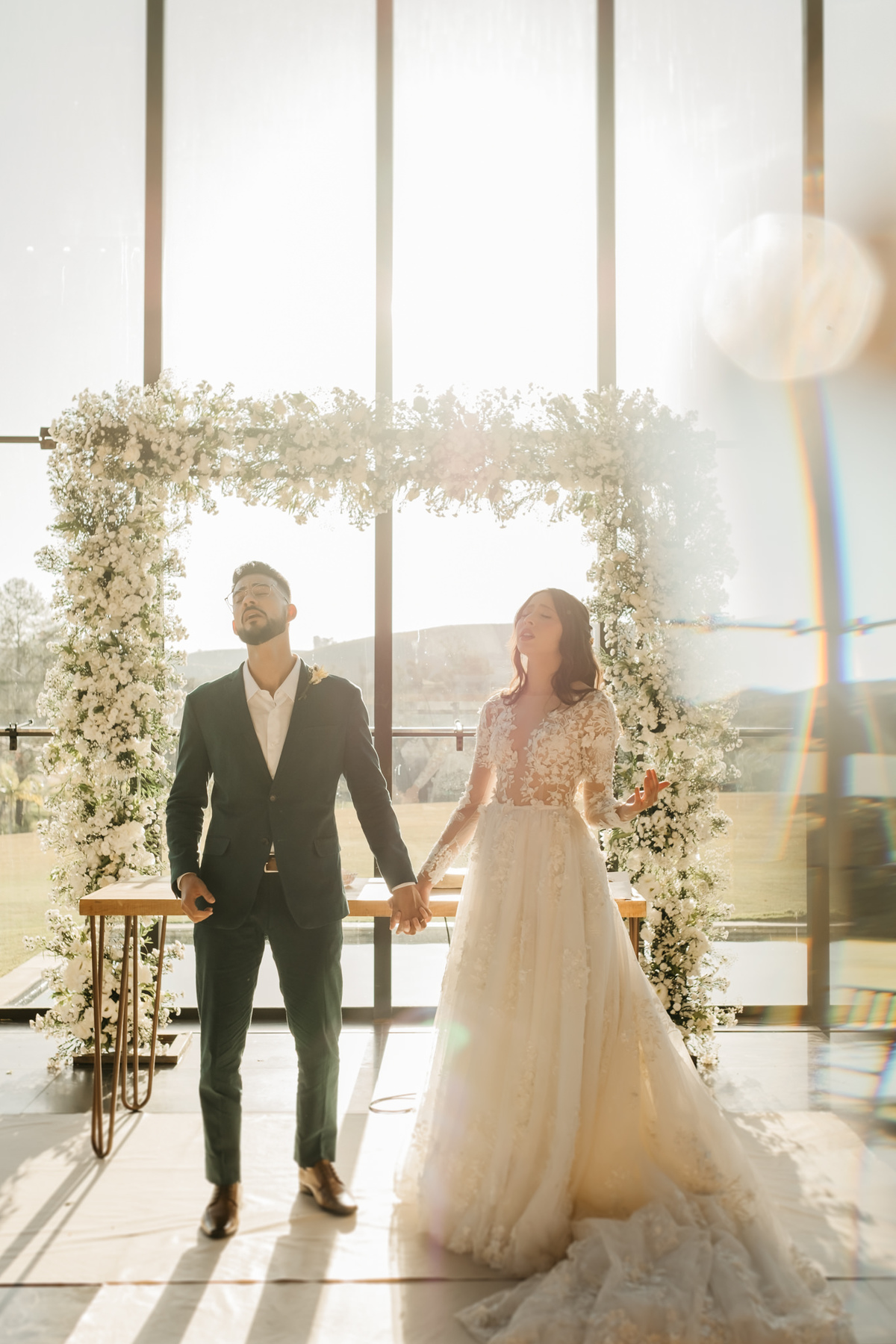 louvando no altar noivas, casal, Natkatbridal