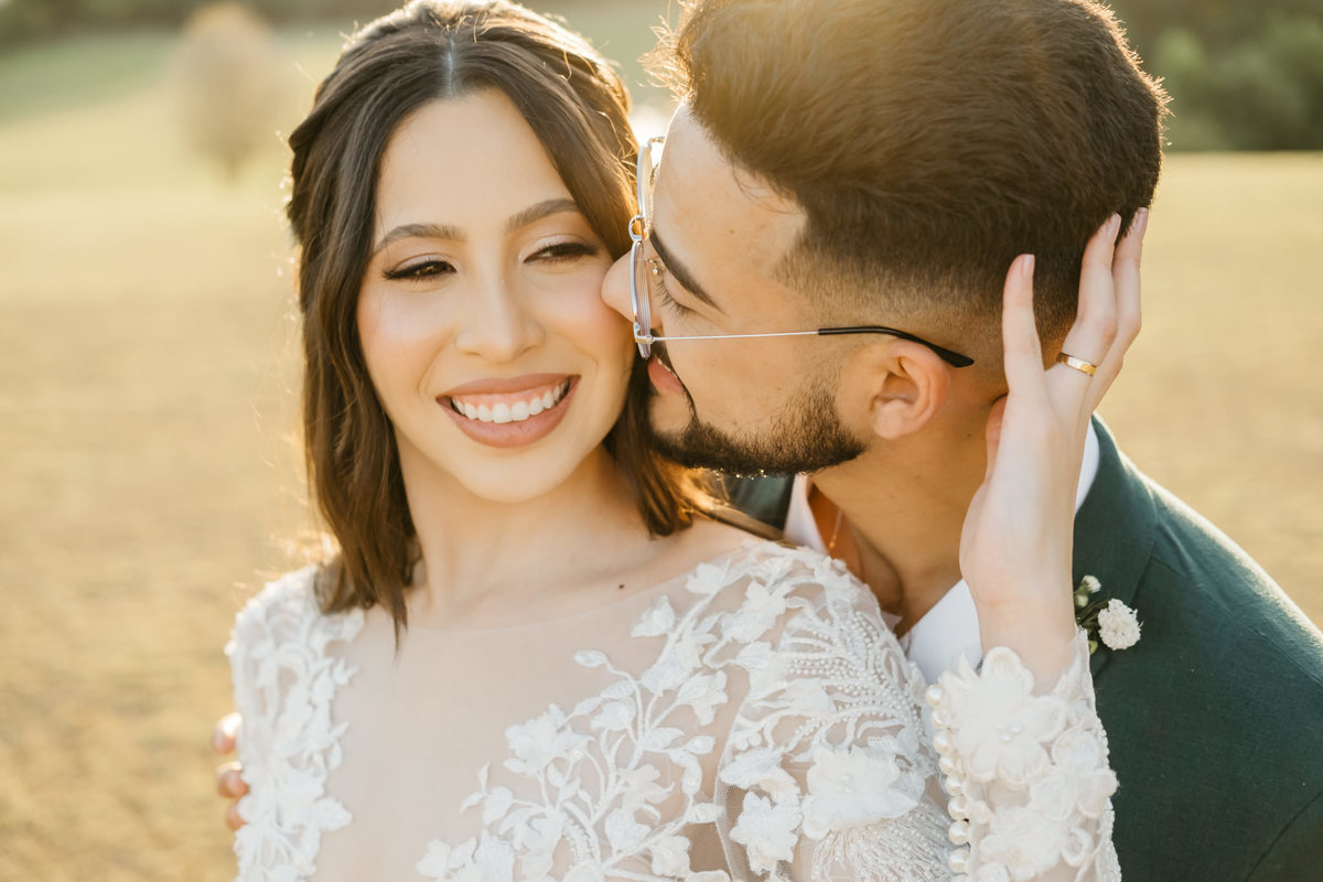 saída dos noivos , atar , casal, noiva , vestido , Natkatbridal correndo por do sol campo , taubaté , alpendre , mogi das cruzes, casa giardino, sao Paulo sp , ensaio 