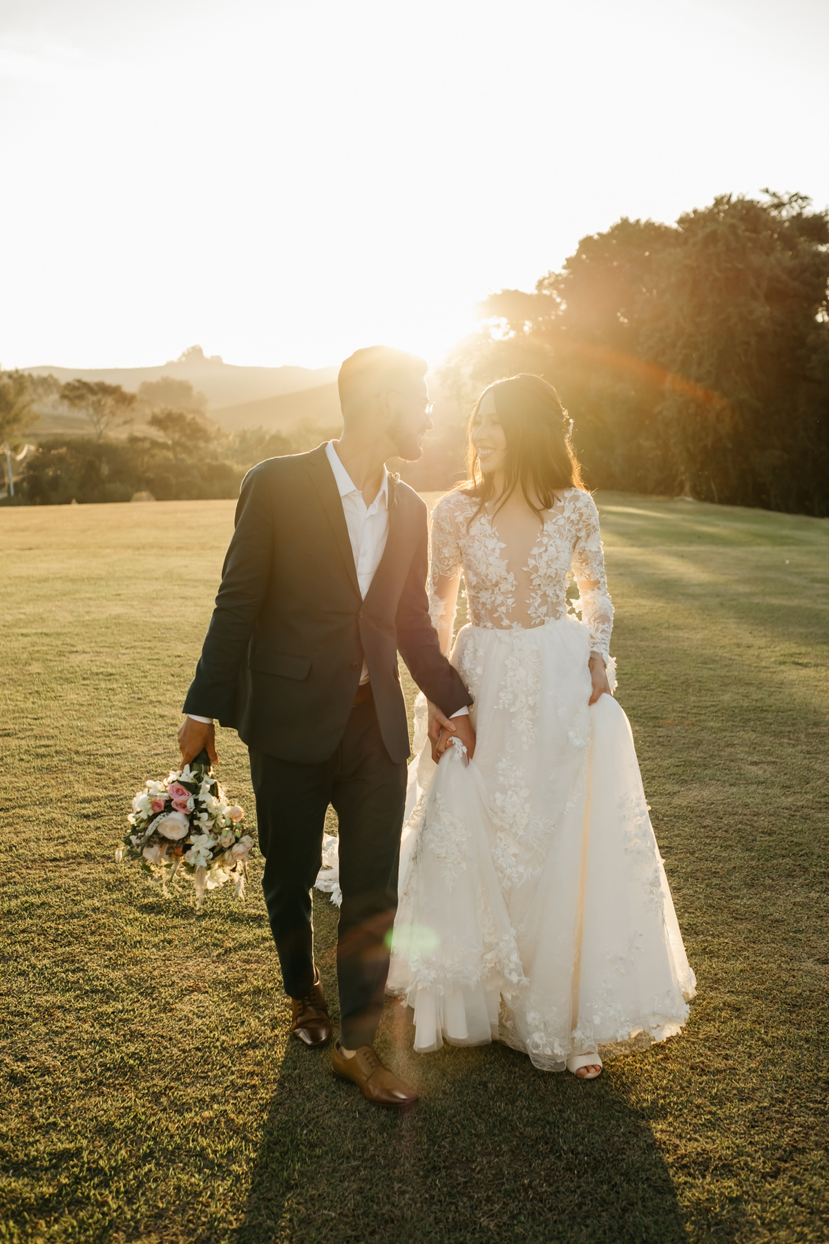 casal, noiva , vestido , Natkatbridal correndo por do sol campo , taubaté , alpendre , mogi das cruzes, casa giardino