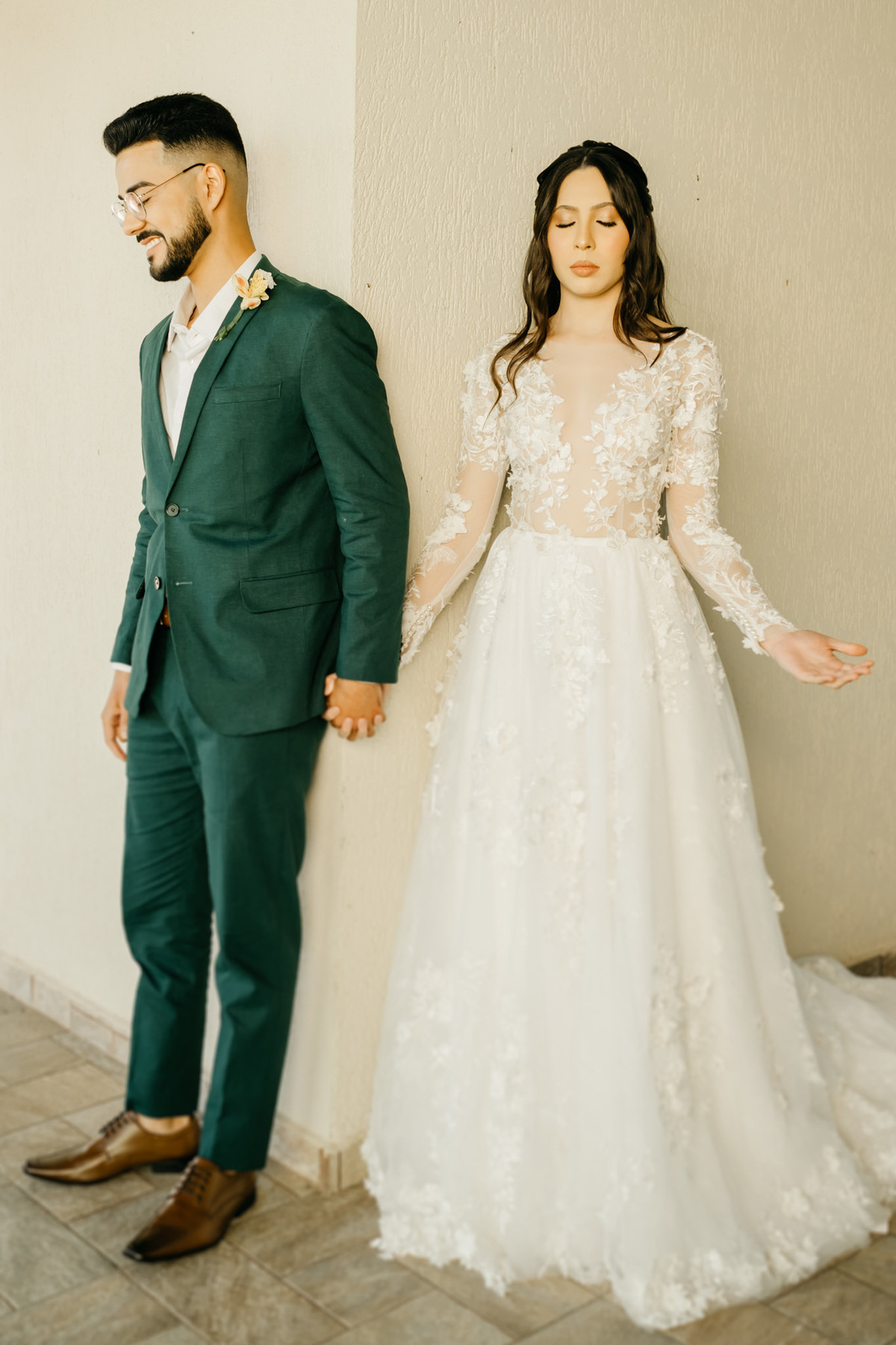 noivos orando junto, first touch 