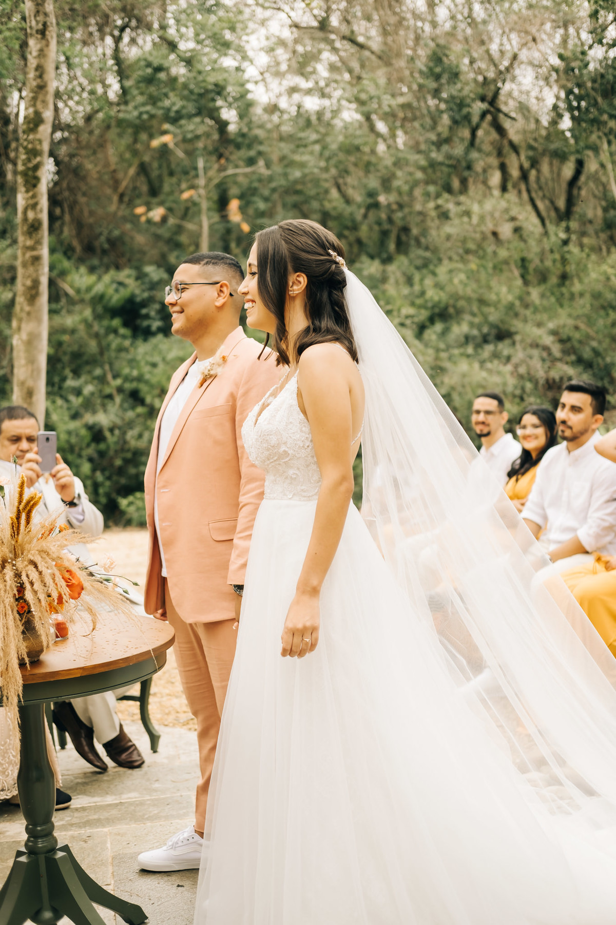 decoração de casamento boho bohemian Village Itu sp - ar livre - por do sol - Ava fotografia -  terno rosa - salmão - salmon