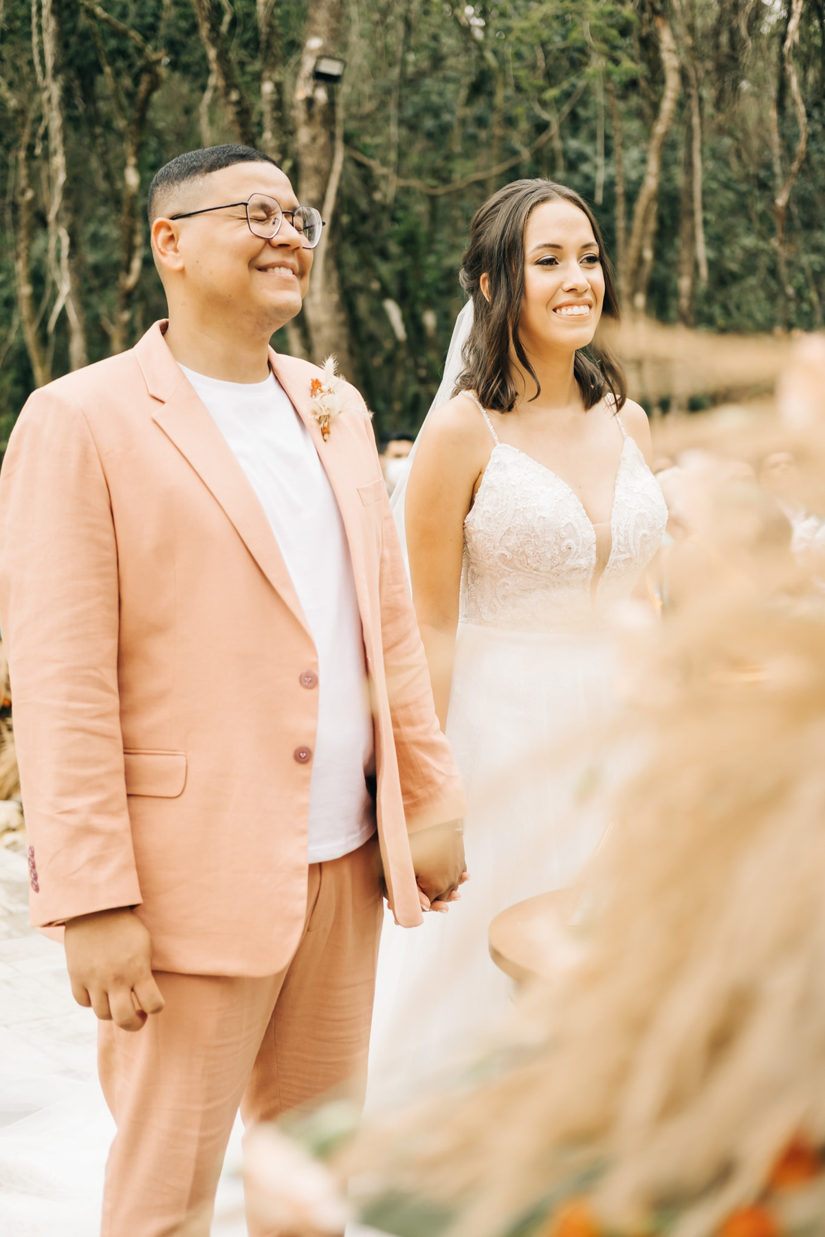 decoração de casamento boho bohemian Village Itu sp - ar livre - por do sol - Ava fotografia -  terno rosa - salmão - salmon