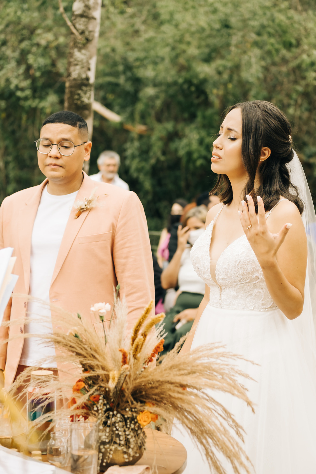 decoração de casamento boho bohemian Village Itu sp - ar livre - por do sol - Ava fotografia -  terno rosa - salmão - salmon