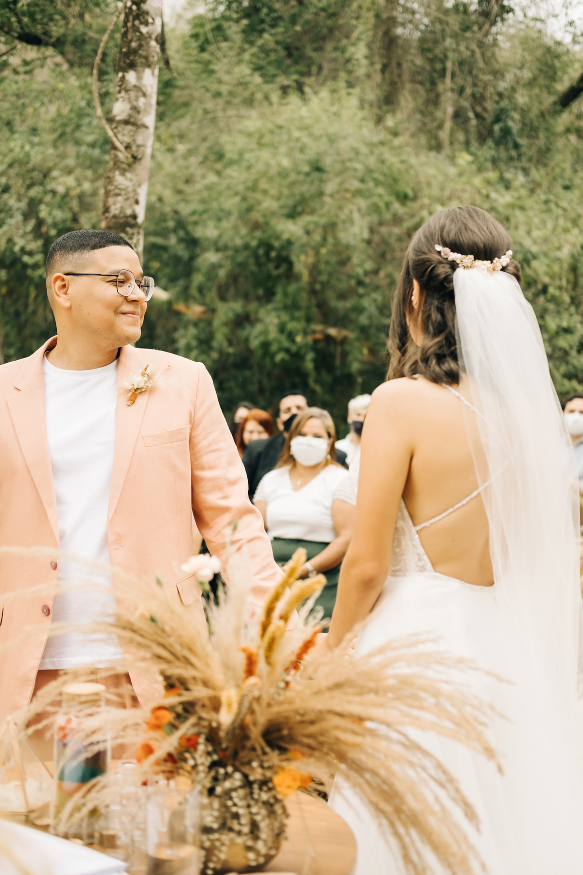 decoração de casamento boho bohemian Village Itu sp - ar livre - por do sol - Ava fotografia -  terno rosa - salmão - salmon