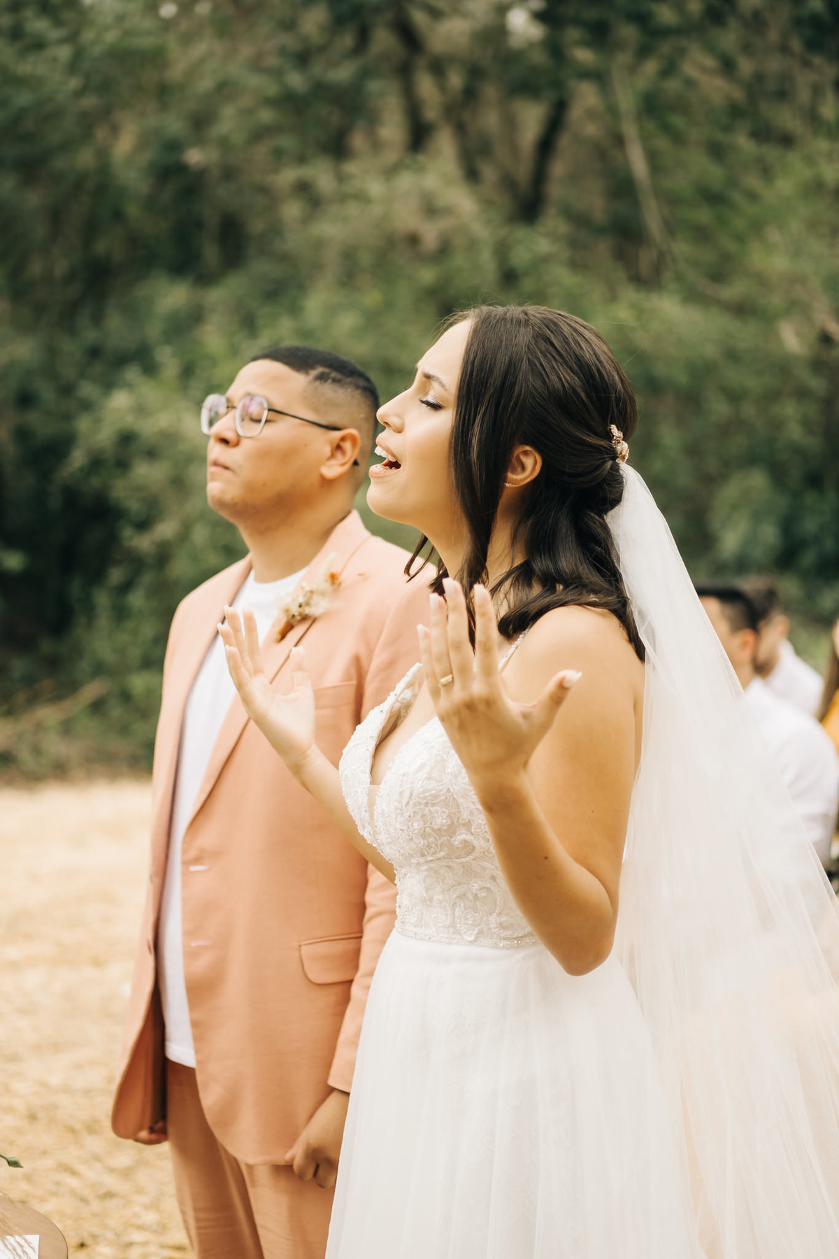 decoração de casamento boho bohemian Village Itu sp - ar livre - por do sol - Ava fotografia -  terno rosa - salmão - salmon