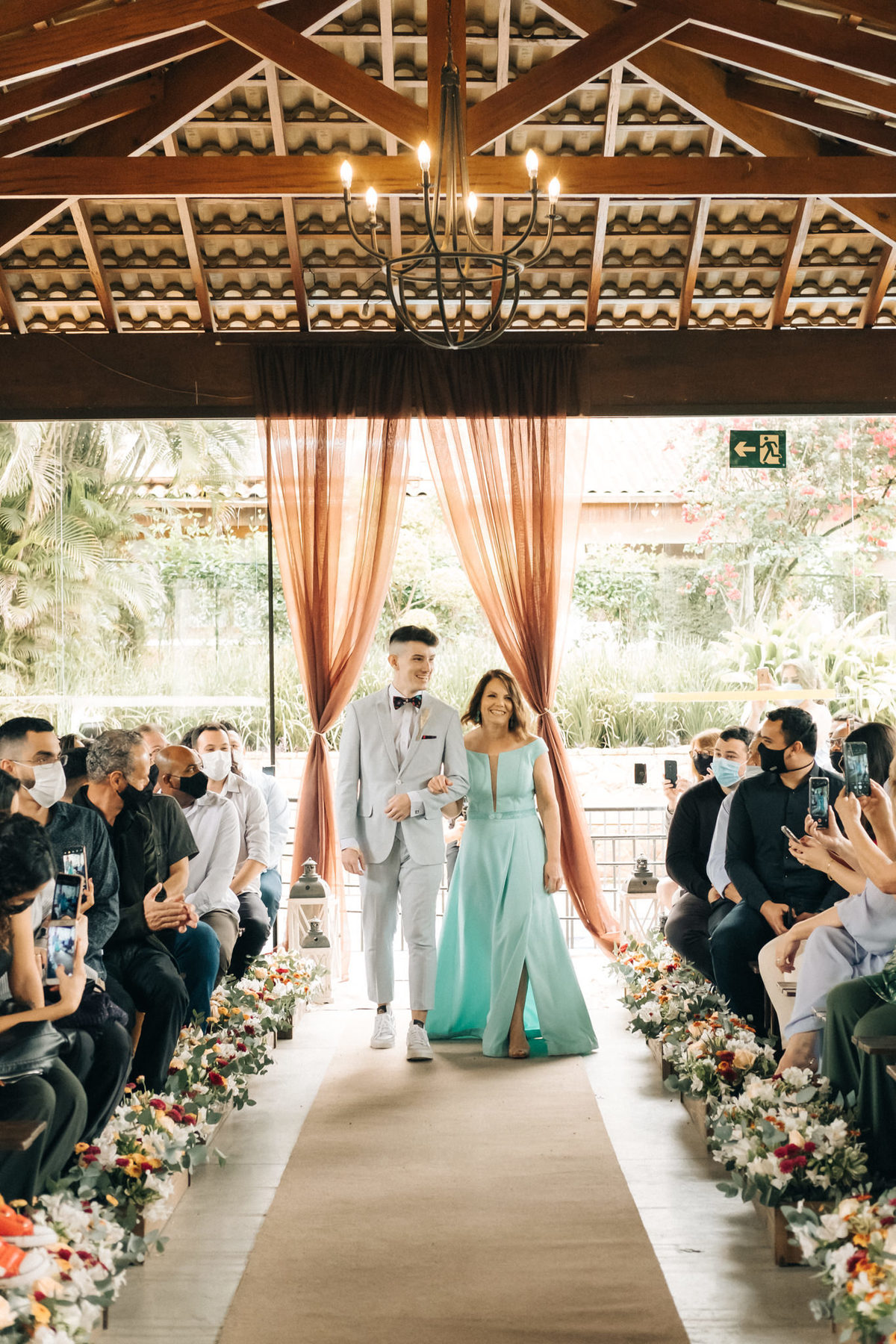 casamento diurno de dia gramado taubate sao Paulo casa giardino Mogi das Cruzes  espaço verde vale alva fotografia vestido fluído por do sol Maison decorações boho ensaio de casal 