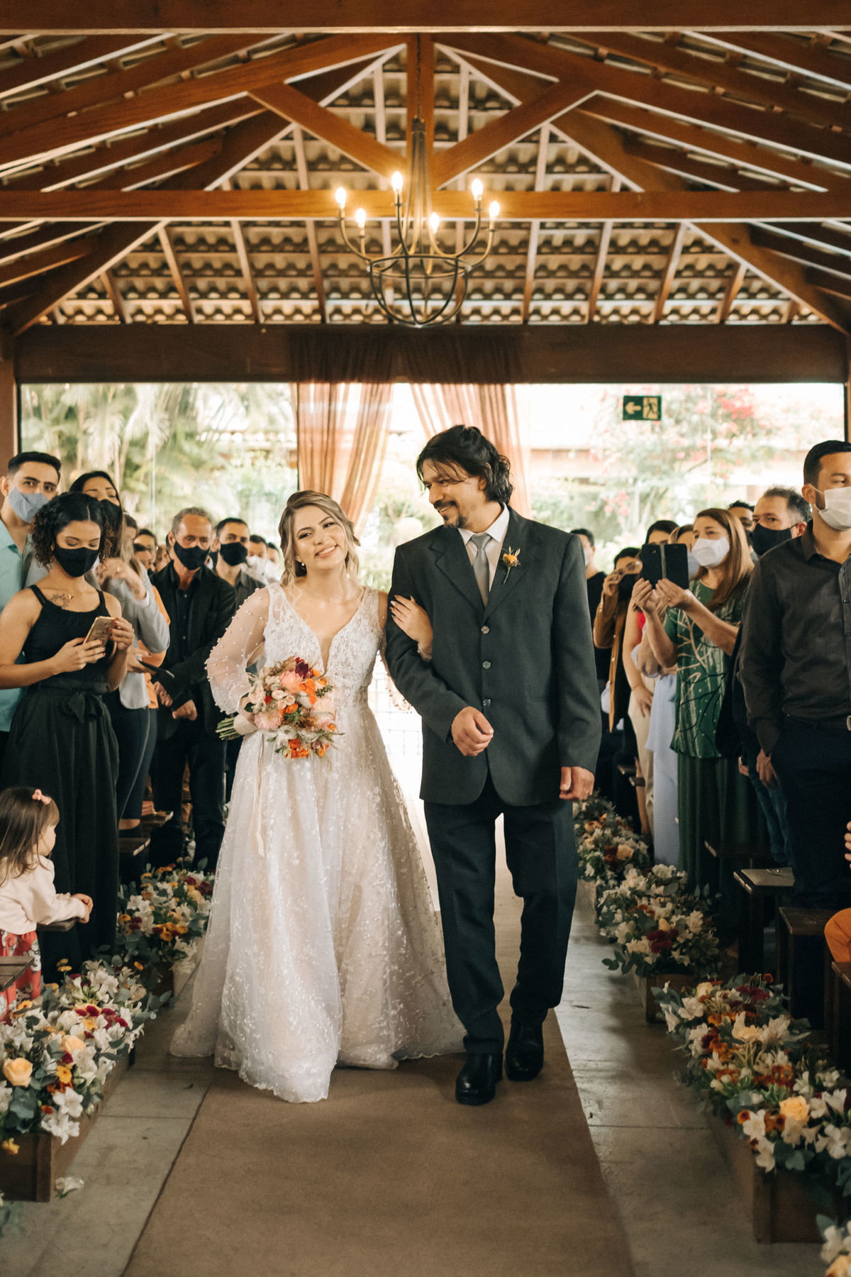 casamento diurno de dia gramado taubate sao Paulo casa giardino Mogi das Cruzes  espaço verde vale alva fotografia vestido fluído por do sol Maison decorações boho ensaio de casal 