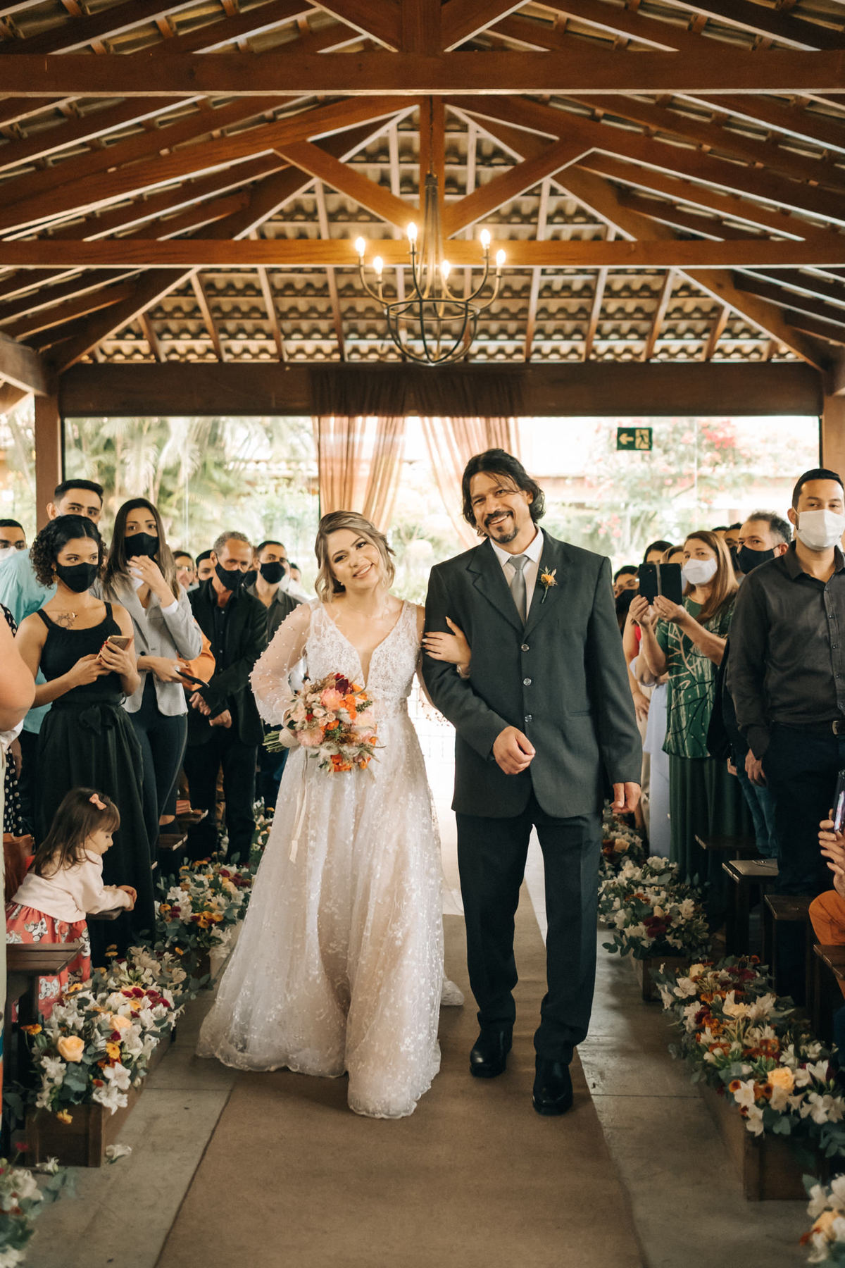 casamento diurno de dia gramado taubate sao Paulo casa giardino Mogi das Cruzes  espaço verde vale alva fotografia vestido fluído por do sol Maison decorações boho ensaio de casal 