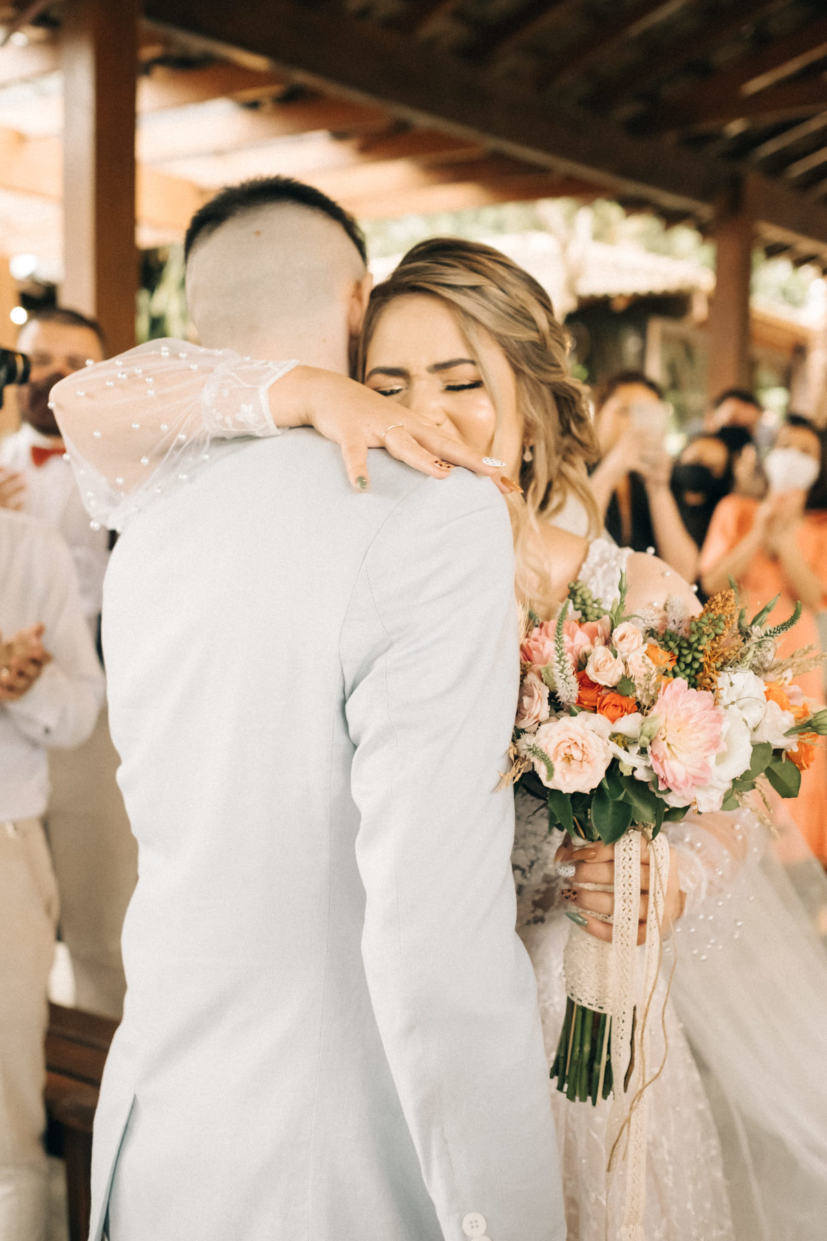 casamento diurno de dia gramado taubate sao Paulo casa giardino Mogi das Cruzes  espaço verde vale alva fotografia vestido fluído por do sol Maison decorações boho ensaio de casal casamento emocionante 