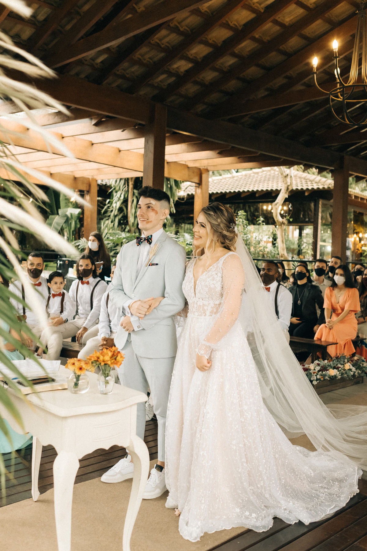 casamento diurno de dia gramado taubate sao Paulo casa giardino Mogi das Cruzes  espaço verde vale alva fotografia vestido fluído por do sol Maison decorações boho ensaio de casal casamento emocionante 