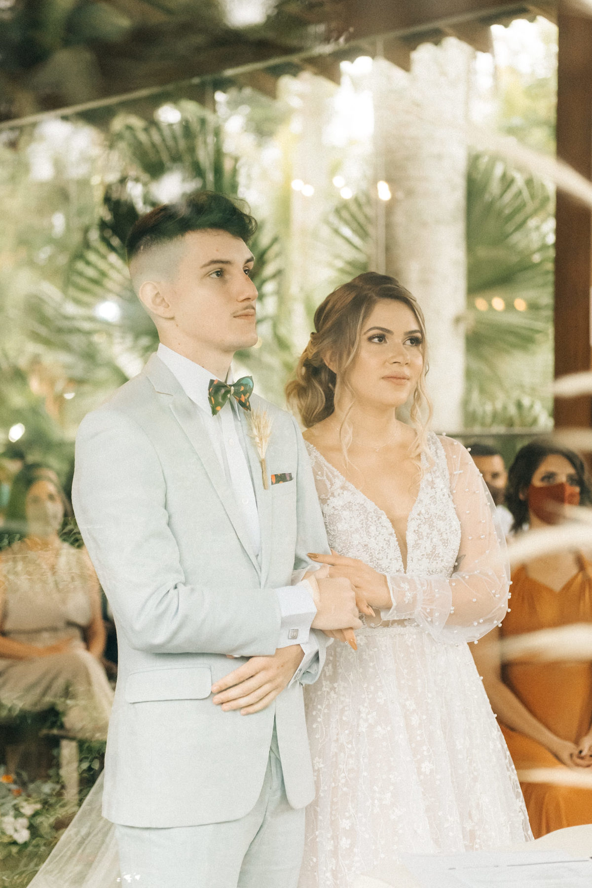 casamento diurno de dia gramado taubate sao Paulo casa giardino Mogi das Cruzes  espaço verde vale alva fotografia vestido fluído por do sol Maison decorações boho ensaio de casal casamento emocionante 