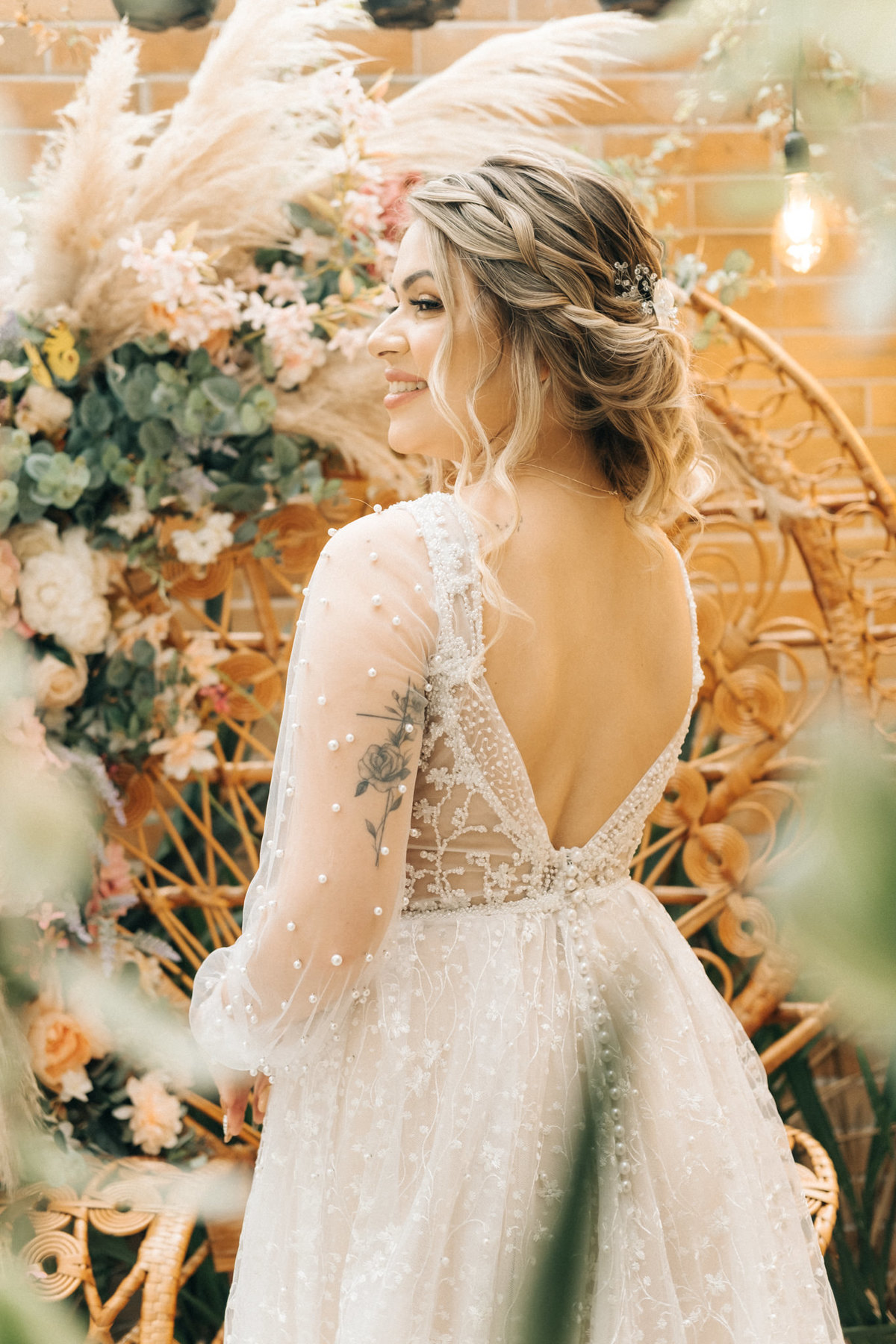 casamento diurno de dia gramado taubate sao Paulo casa gardunho espaço verde vale alva fotografia vestido fluído por do sol Maison decorações 