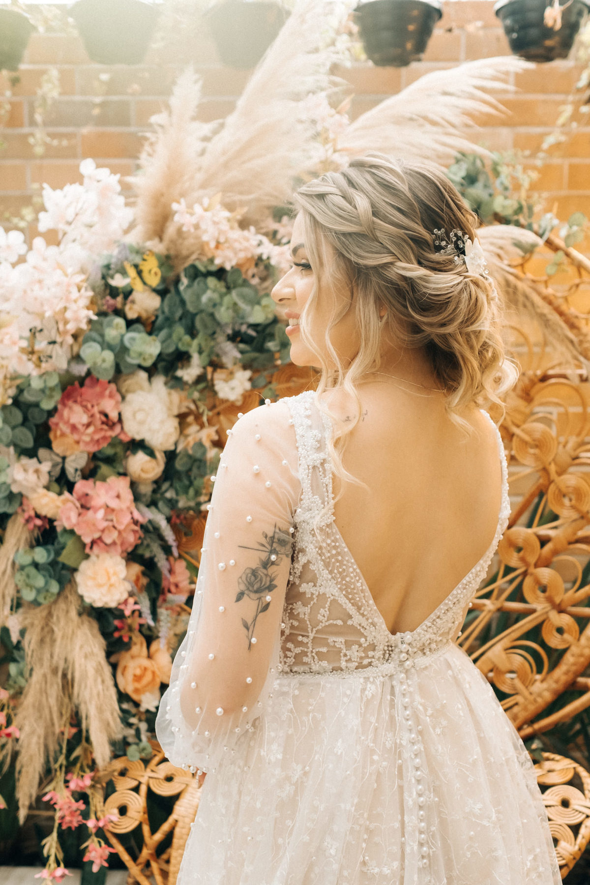 casamento diurno de dia gramado taubate sao Paulo casa gardunho espaço verde vale alva fotografia vestido fluído por do sol Maison decorações 