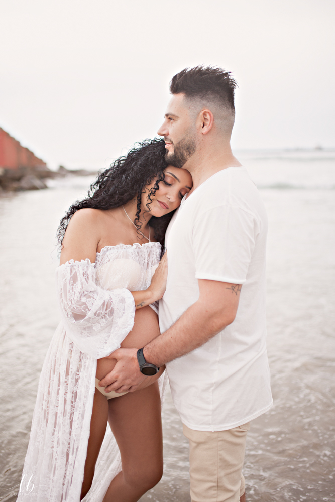 Sessão fotografia de grávida na praia -Laura barbosa Photography