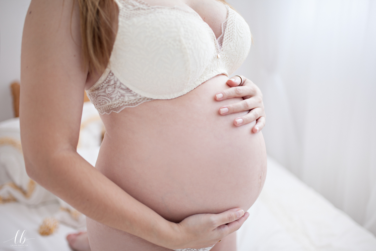 Sessão fotografia de grávida em estúdio Laura Barbosa Photography