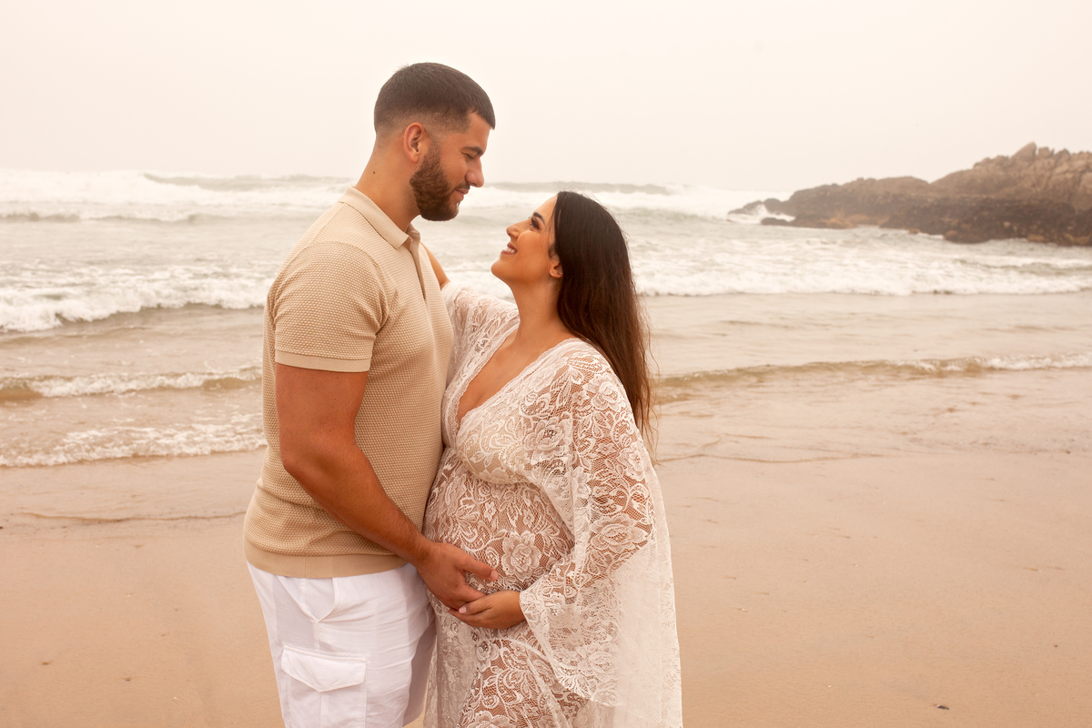 Sessão fotografia de maternidade na praia -Laura barbosa 