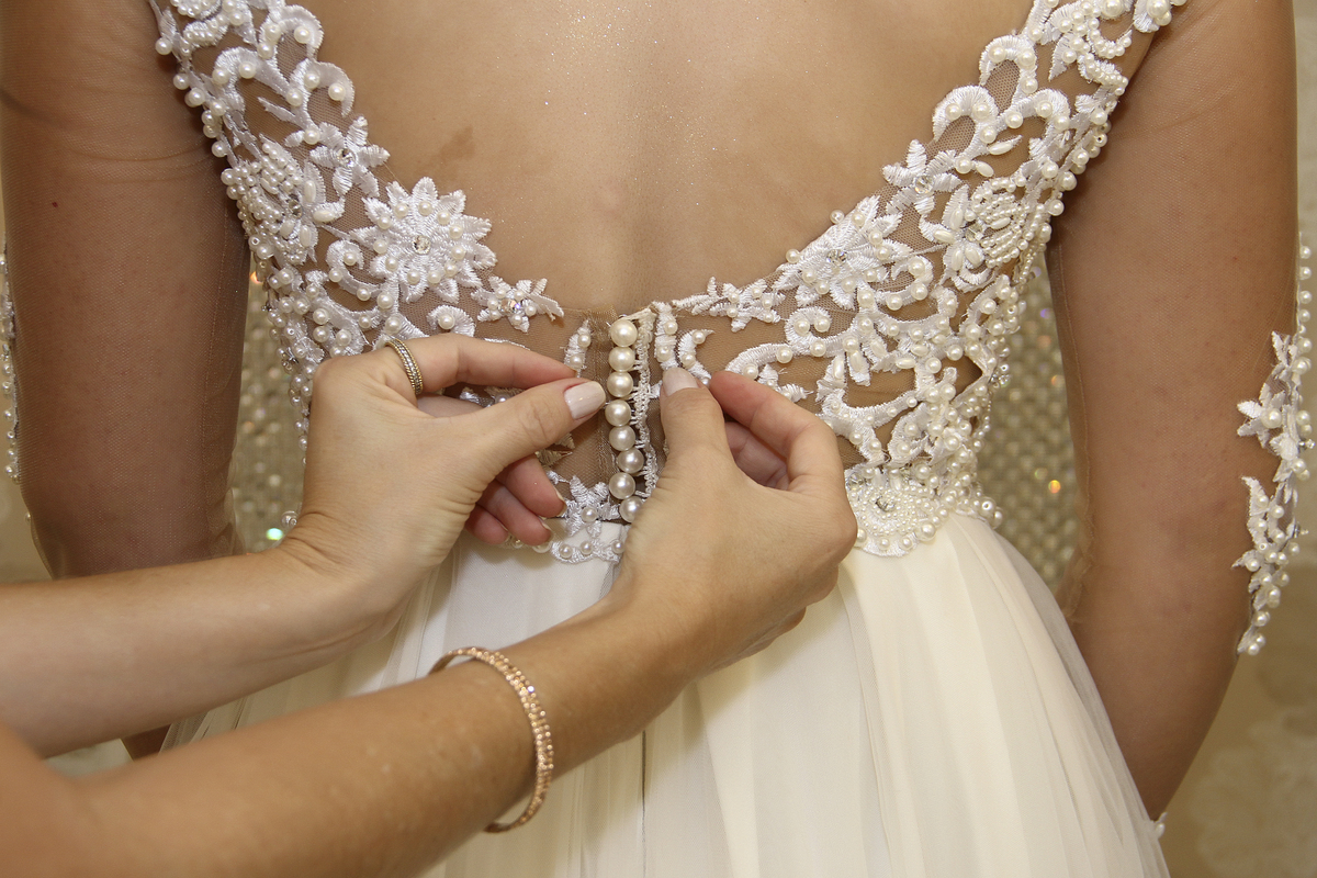 # fechando o vestido