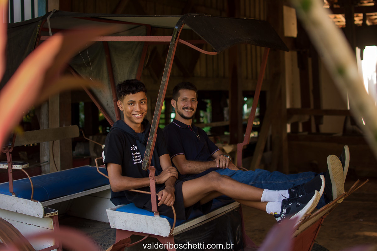 Foto dos irmãos Larchert em ensaio fotográfico realizado na Fazenda Cascata - Teixeira de Freitas - BA