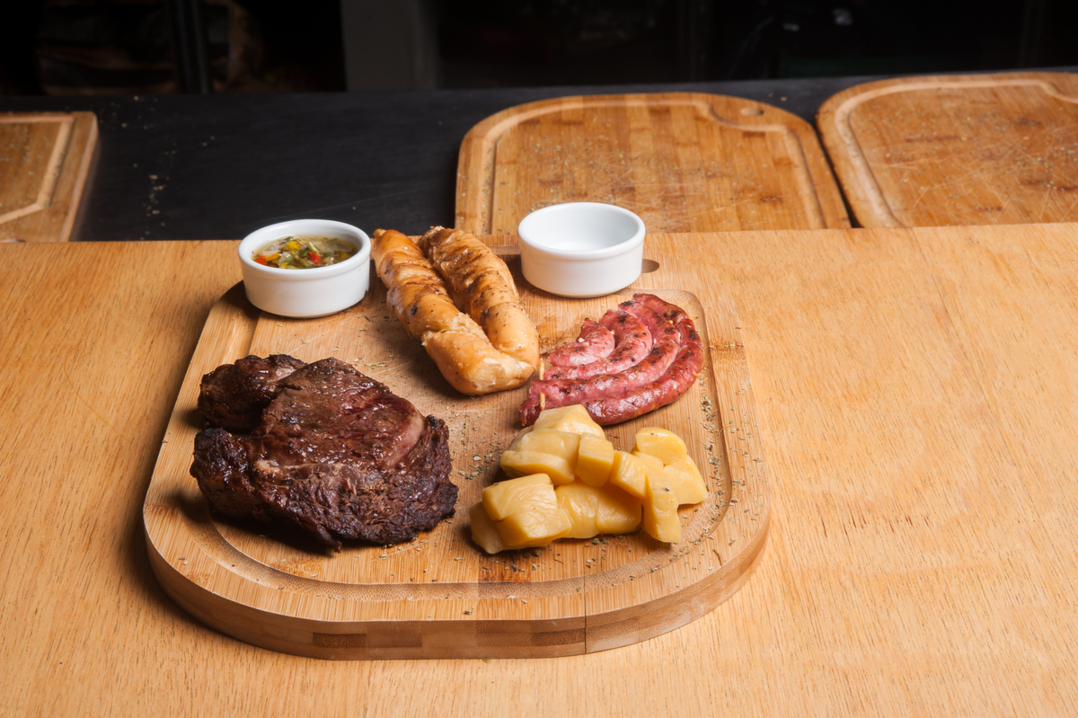 Tradicional Churrascaria do bairro Rio Branco, Bela Vista a Parrilla Moretti Y Bar, escolheu o fotógrafo Dalto Campos para registrar a beleza dos seus pratos e dar mais sabor a imagem.

A Fotografia de Alimentos, retrata verdadeiramente o sabor e a beleza