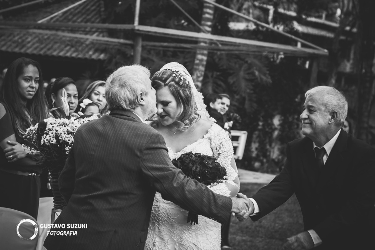 melhor foto do ano casamentos entrada pai e tio da noiva, beijo testa, linda foto maravilhosa amo casamento