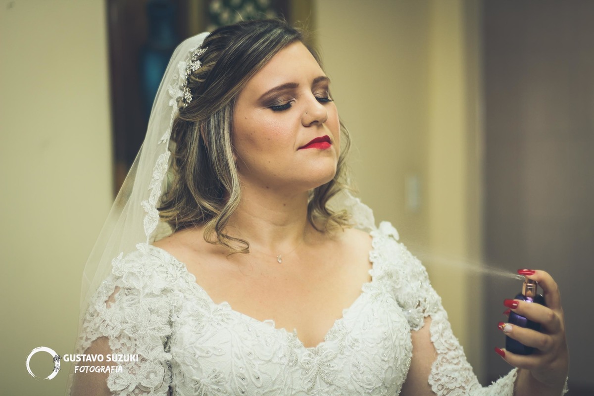 perfume noiva vestido branco colorida saindo perfume