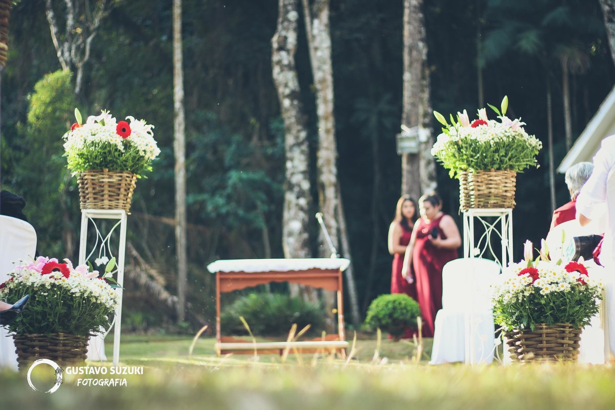 casamento céu aberto decoração dicas flores madeira