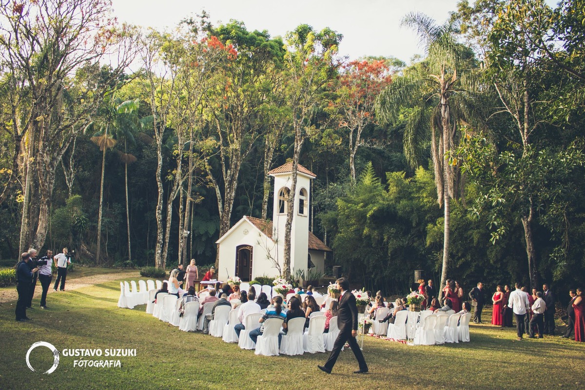 casamento céu aberto pessoas