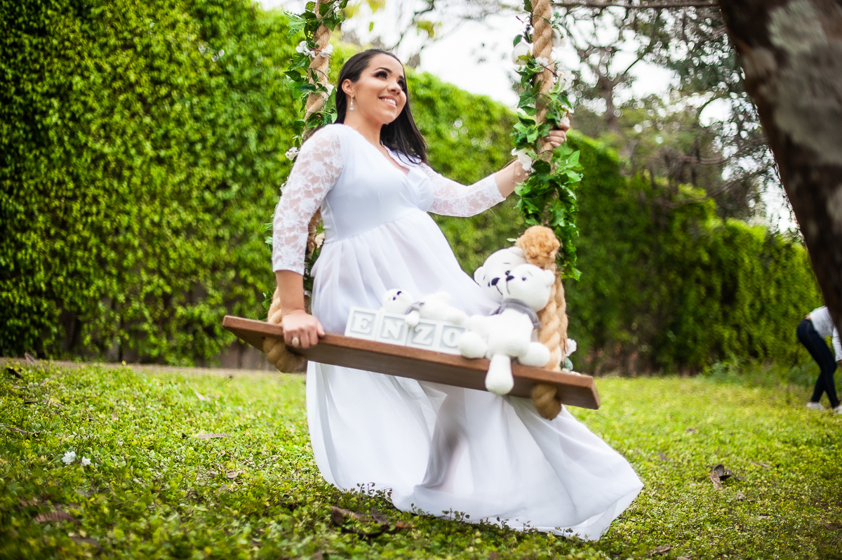 familia- família - gestante   - mãe de meninos - gestante em brasilia - gravida - gestante no gama  df - familia de branco  - enzo - jardim  - balanco  com flores 