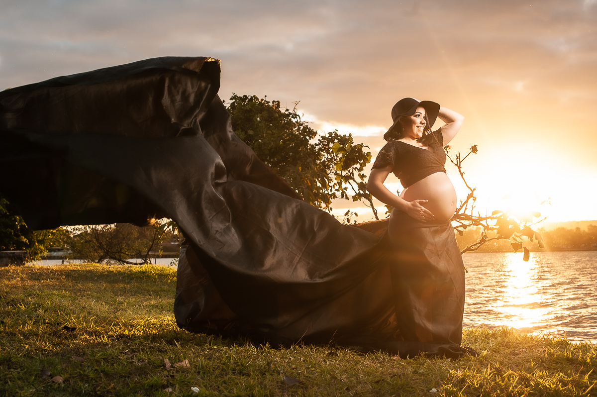 familia- família - gestante   - mãe de meninos - gestante em brasilia - gravida - gestante no gama  df - familia de branco  - enzo - jardim  - balanco  com flores  - vestido preto - por do sol  