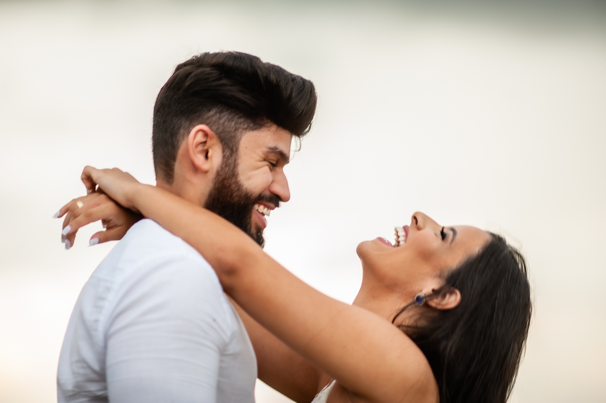 fotografico -  ensaio fotografico eric e jacqueline - ensaio fotografico paraiso na terra - natureza - braszalândia df - noiva feliz com todo o seu amo 