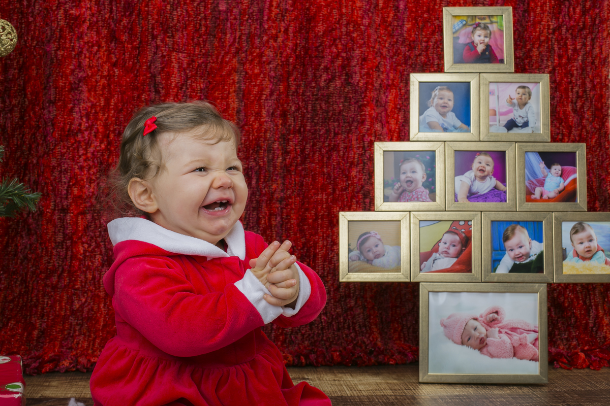 bebé na sessão de natal no estúdio em Vale de Cambra