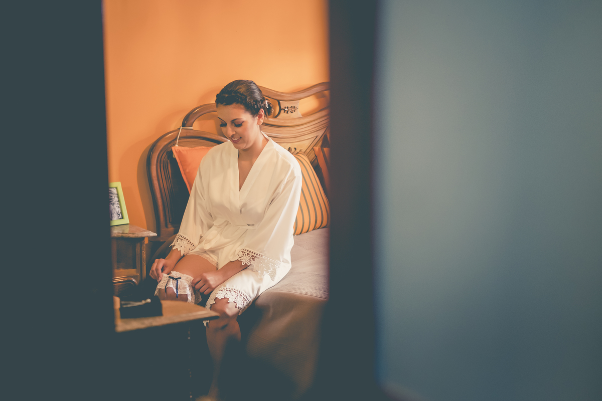 Noiva Sofia a vestir a liga