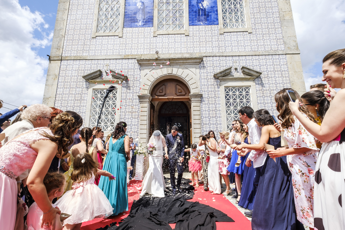Noivos no casamento na Igreja de Ossela