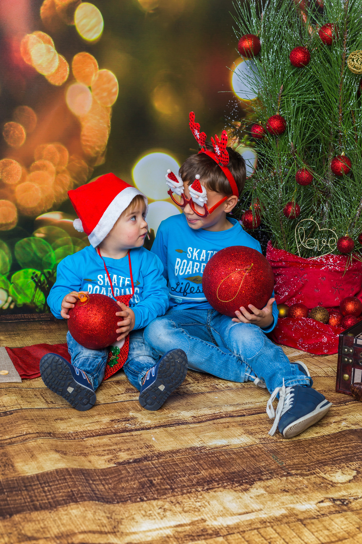 irmãos em modo natal