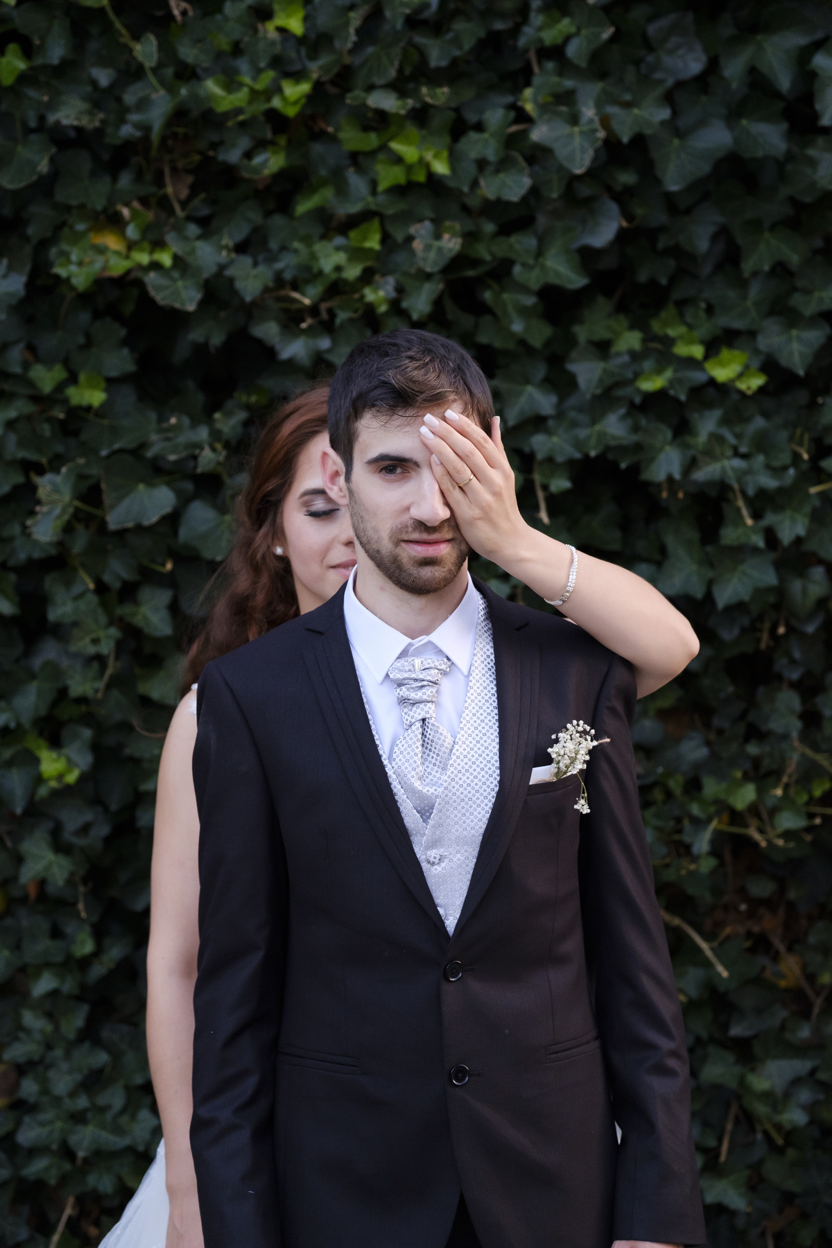 Noiva a conduzir o noivo