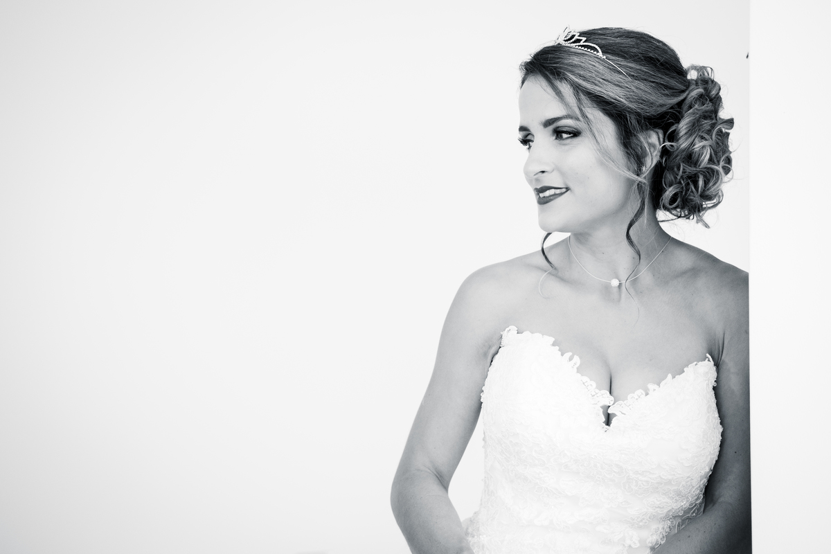 Noiva com fotografia a preto e branco