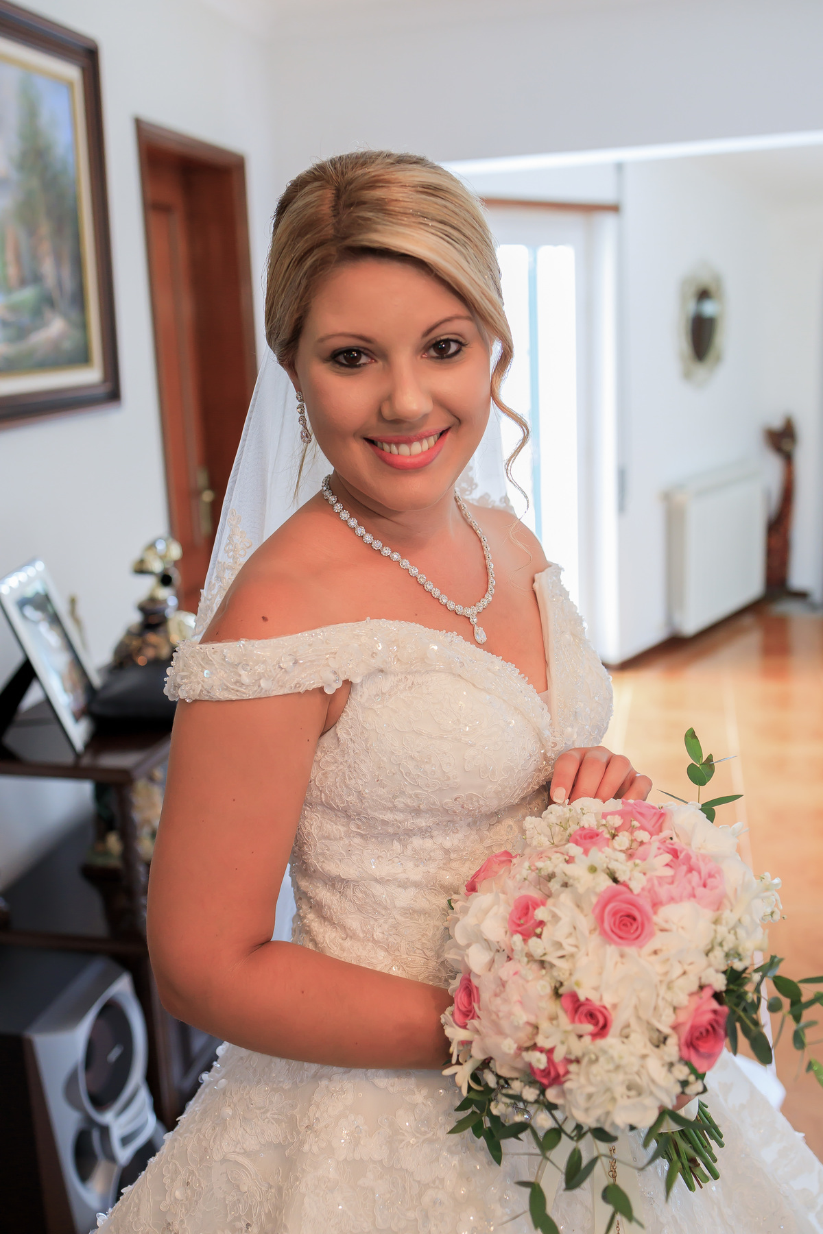 Noiva Andreia quase preparada para o seu casamento