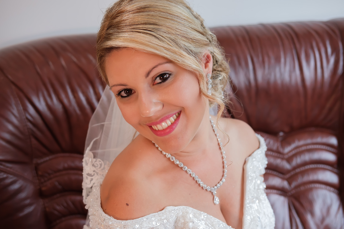 Noiva Andreia no sofá